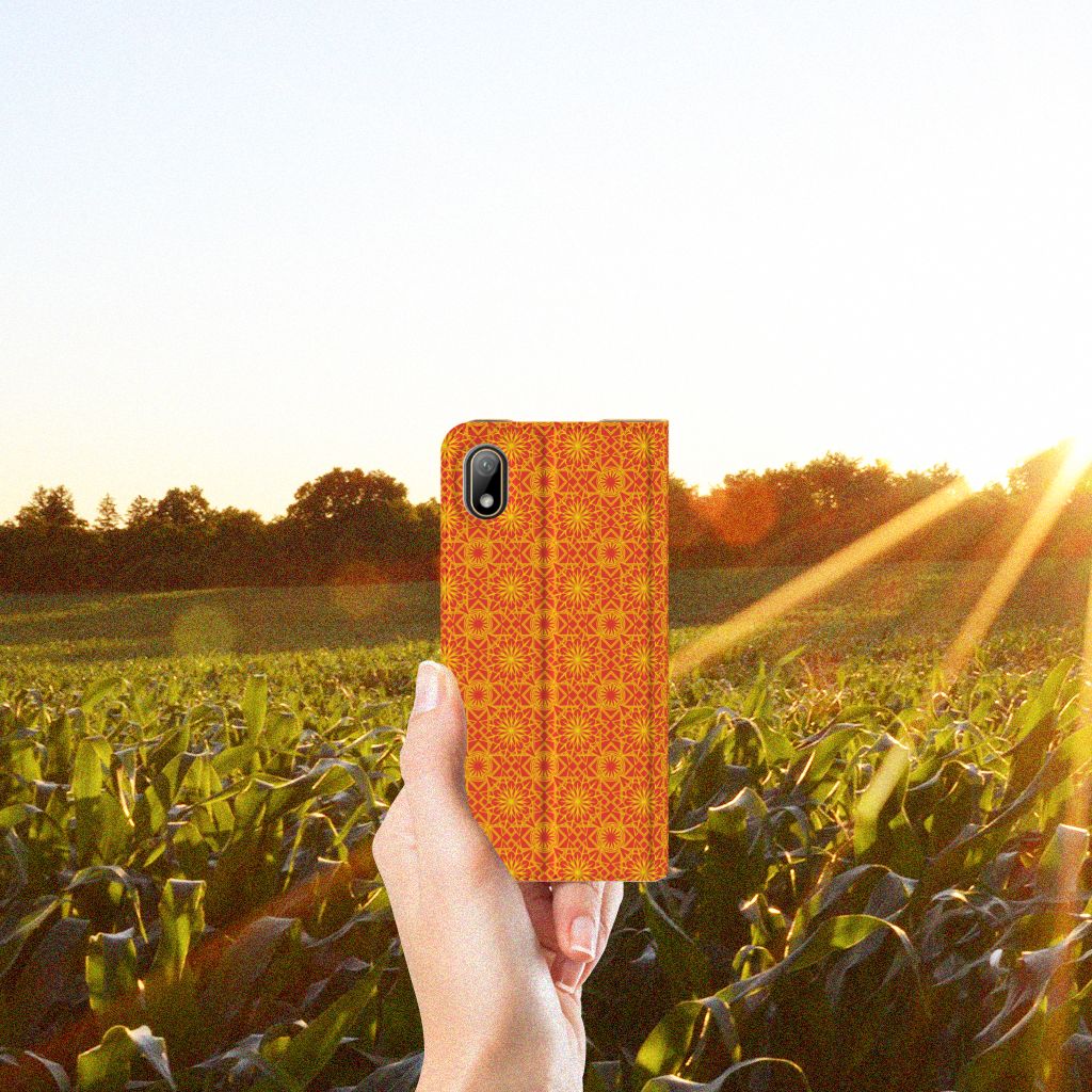 Huawei Y5 (2019) Hoesje met Magneet Batik Oranje - B2C Telecom