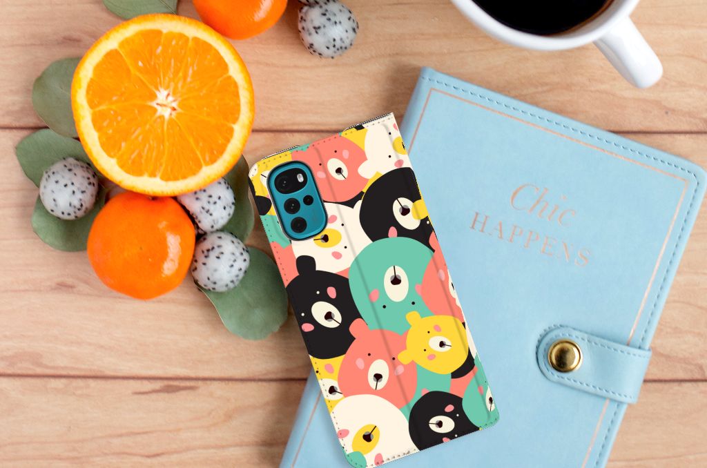Motorola Moto G22 Magnet Case Bears - B2C Telecom