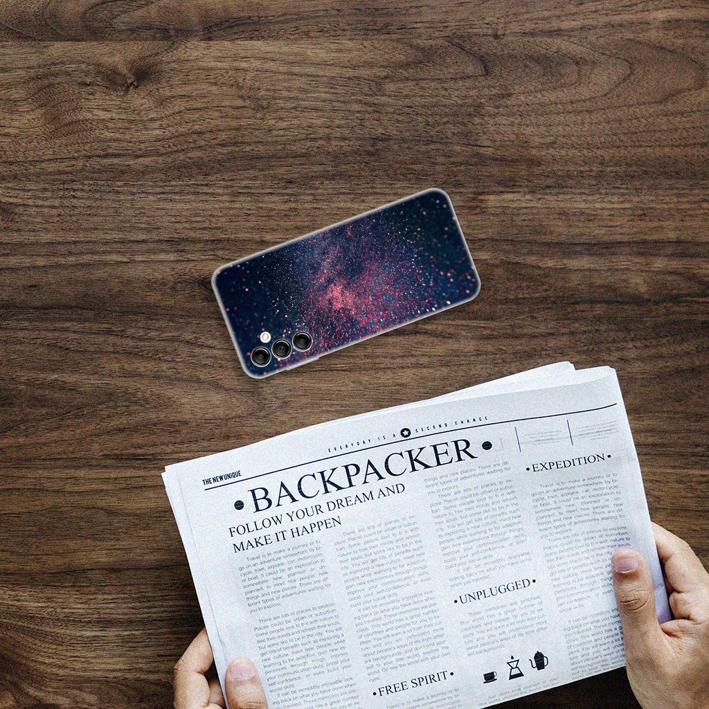 Samsung Galaxy A14 5G TPU Hoesje Stars op een houten tafel met een krant ernaast.
