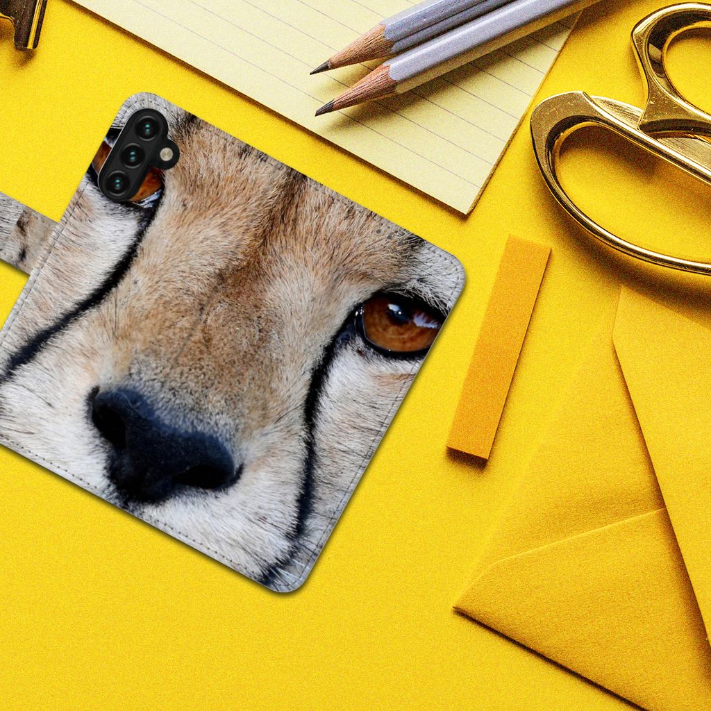 Samsung Galaxy A04s | Samsung Galaxy A13 5G Telefoonhoesje met Pasjes Cheetah close-up van cheeta gezicht.