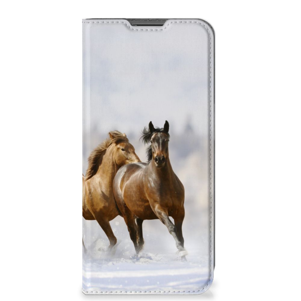 Nokia G11 | G21 Hoesje maken Paarden met prachtige afbeelding van rennende paarden in sneeuw.