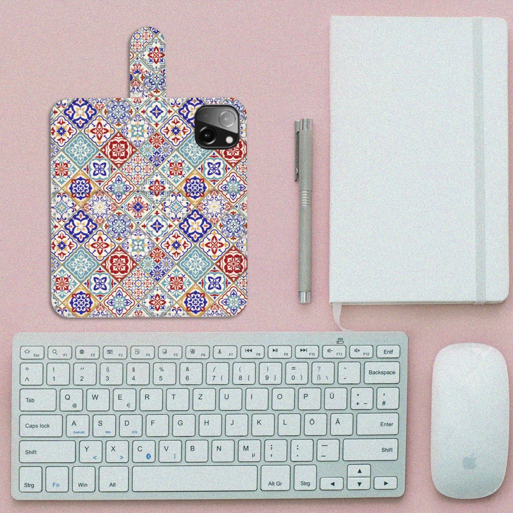 iPhone 13 Mini Bookcase Tiles Color met kleurrijk tegelmotief, perfect voor stijl en functionaliteit.