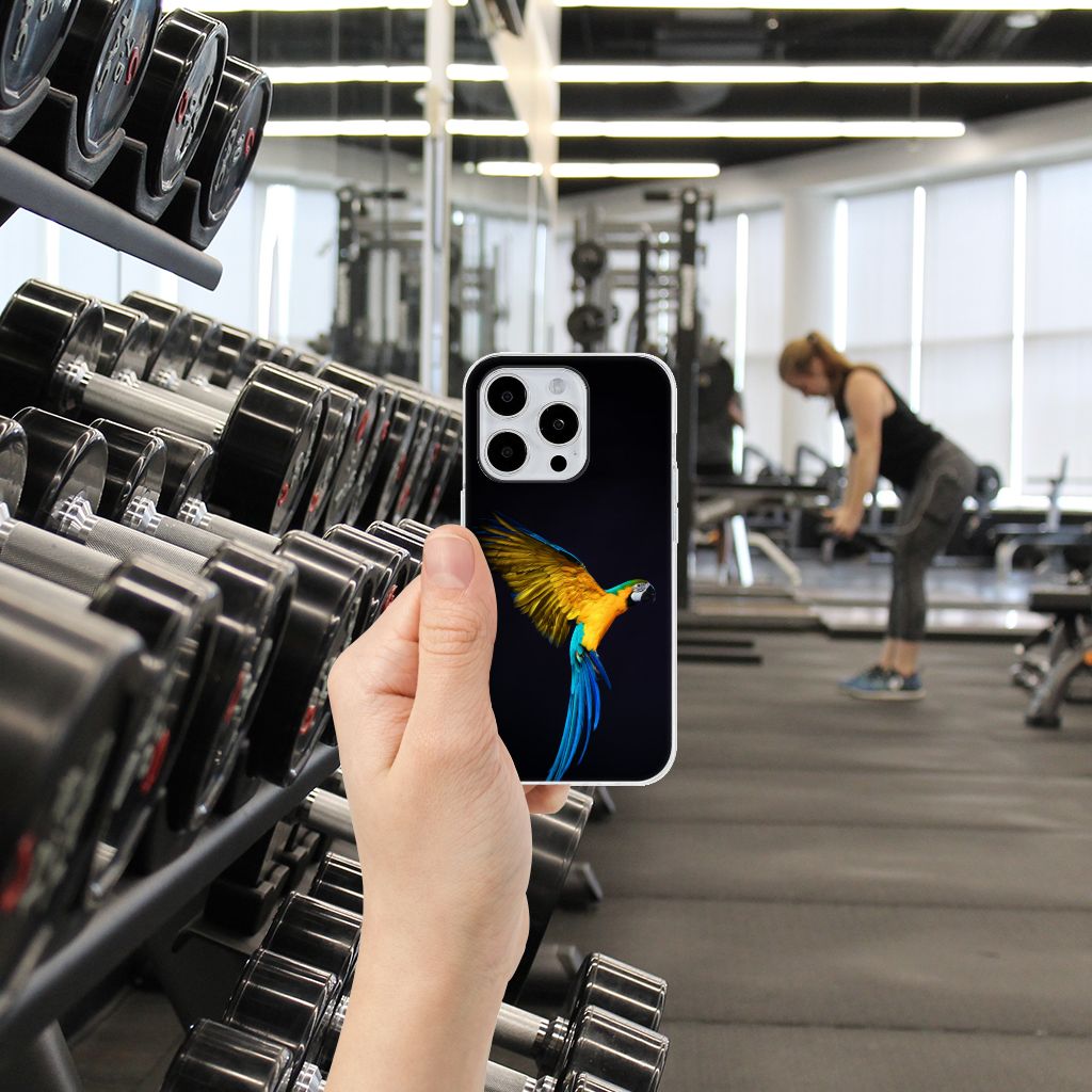 iPhone 15 Pro TPU Hoesje Papegaai met kleurrijke papegaai print in de sportschool omgeving