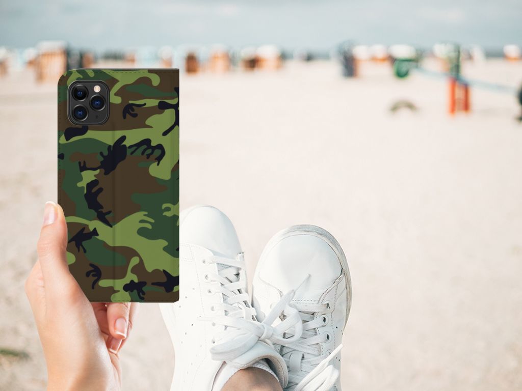 Apple iPhone 11 Pro Max Hoesje met Magneet Army Dark