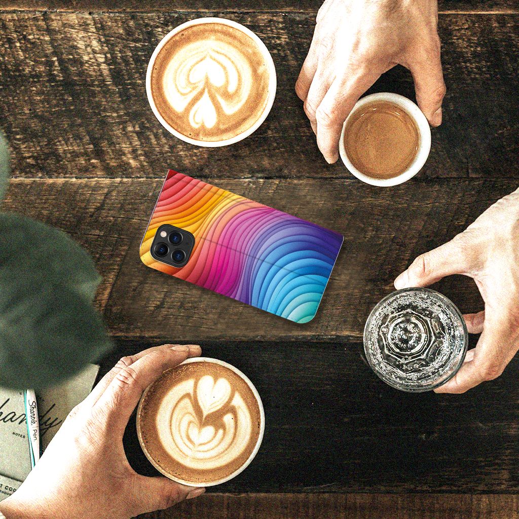 Stand Case voor Apple iPhone 11 Pro Regenboog op houten tafel met koffie en glazen.