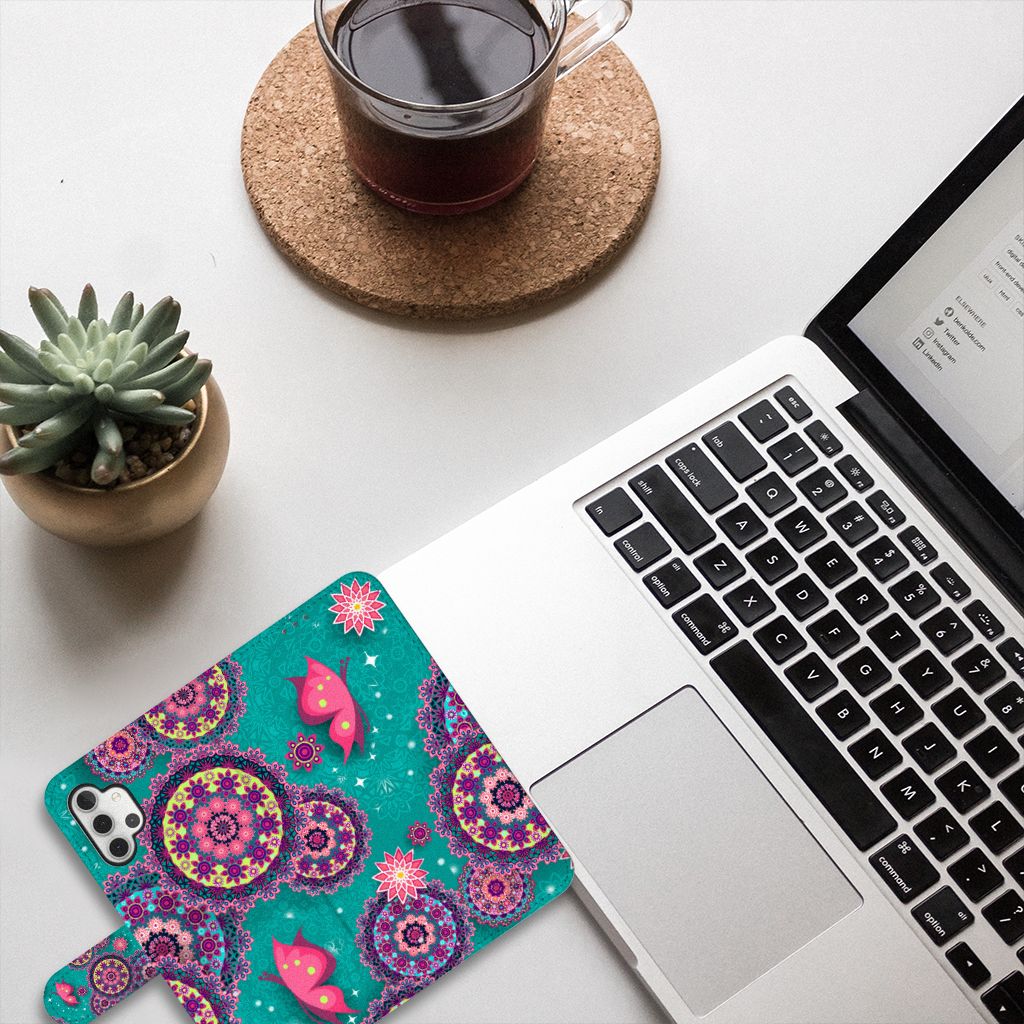 Samsung Galaxy A32 5G Hoesje Cirkels en Vlinders design kleurrijk detail laptop tafel