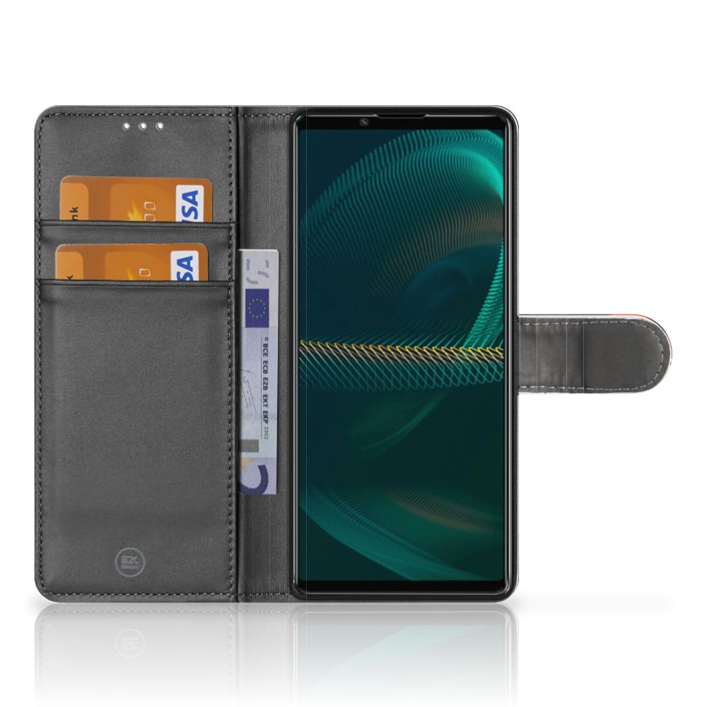 Sony Xperia 5III Leuk Hoesje Cartoon met opbergvakjes voor kaarten en een kleurrijke voorkant.