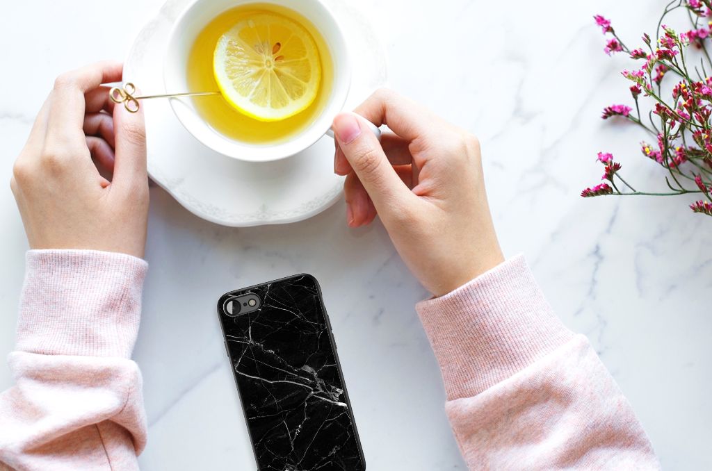 iPhone SE 2022 | SE 2020 | 7/8 Marmeren Print Telefoonhoesje Marmer Zwart - Origineel Cadeau Vader met handen en thee.