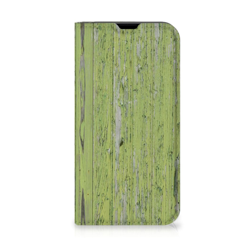 iPhone 13 Mini Book Wallet Case Green Wood met een prachtig groen houten print đŗ