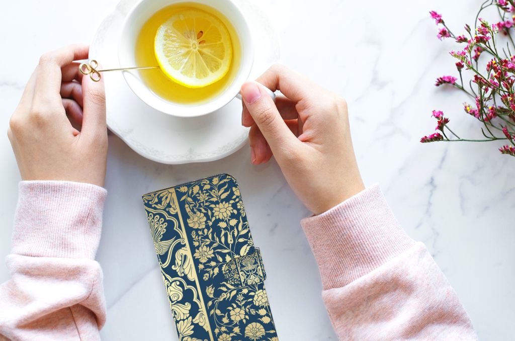 Motorola Moto E13 4G Hoesje Beige Flowers