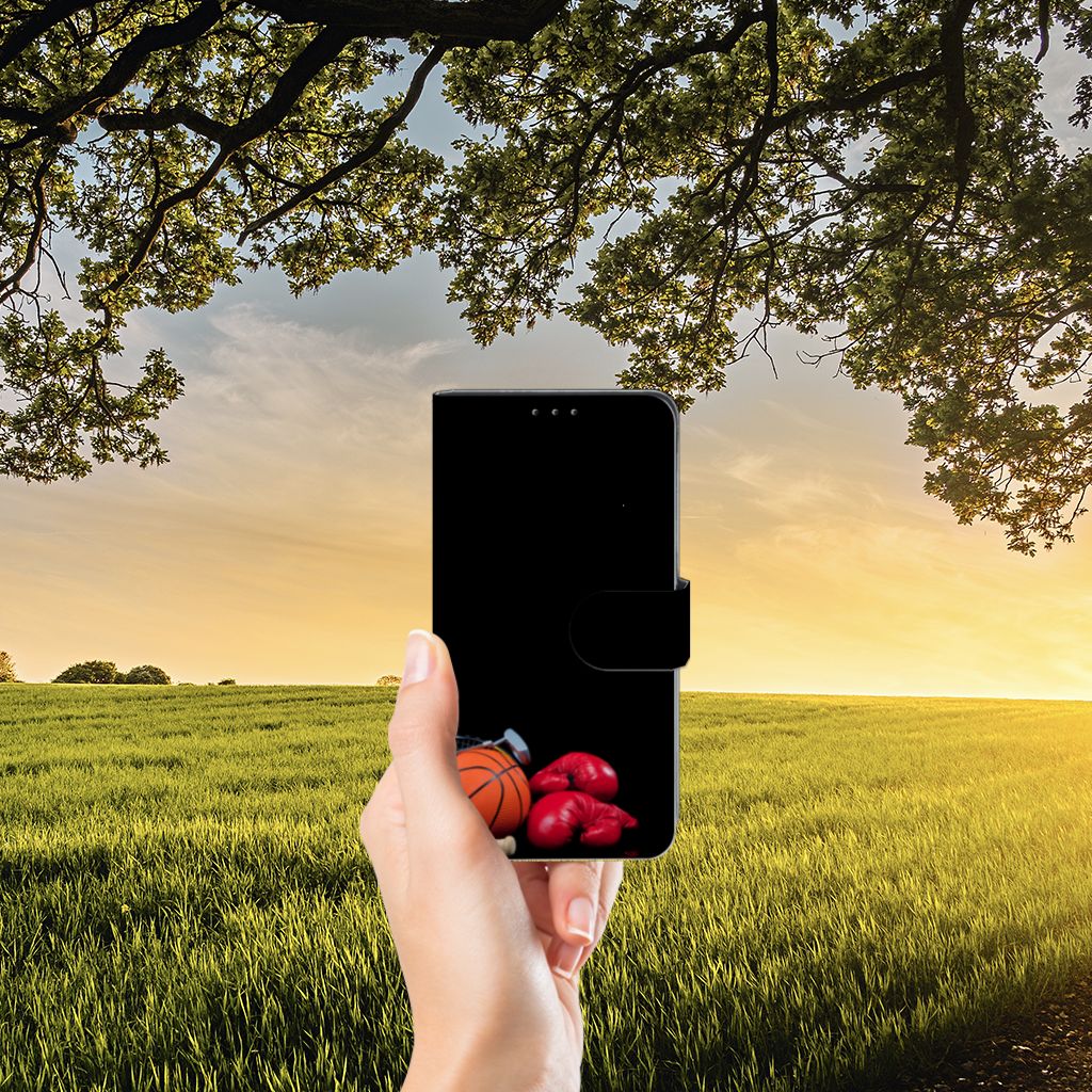 Beeld van Xiaomi Mi Mix 2s Wallet Case met Pasjes Sports met sportillustraties in de hand tegen een zonnige achtergrond.