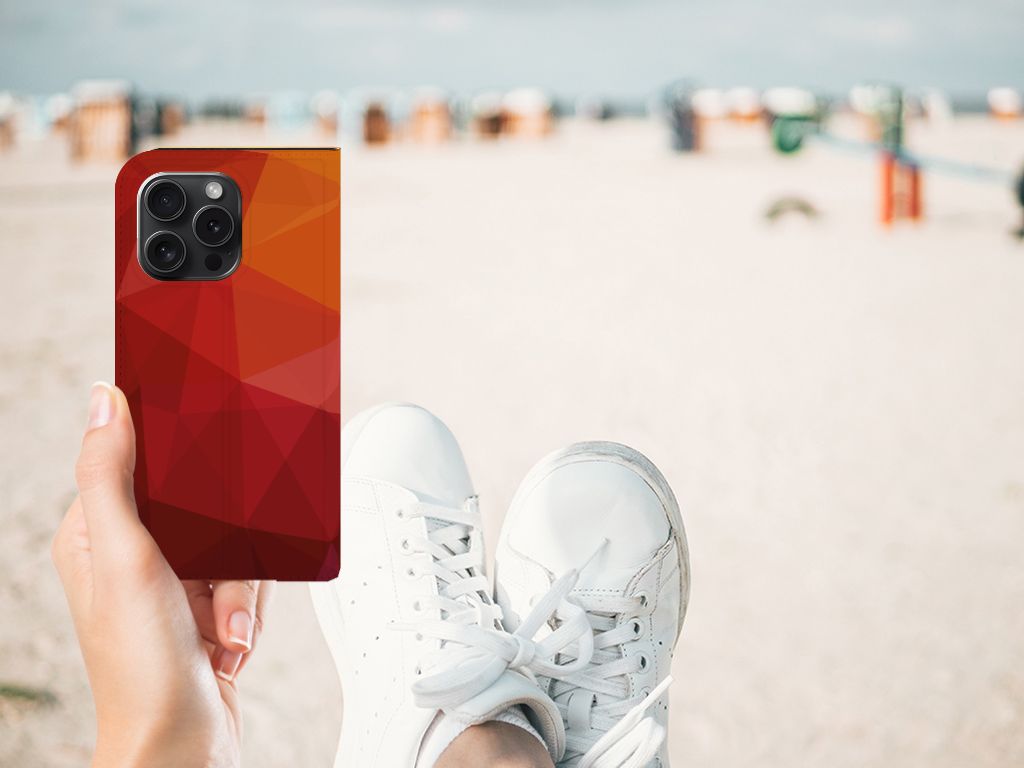 Stand Case voor iPhone 15 Pro Polygon Red, trendy design met abstracte vormen en kleuren.