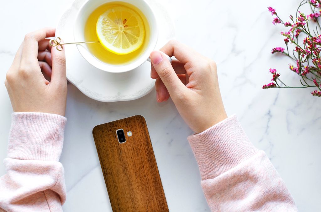 Samsung Galaxy J6 Plus (2018) Bumper Hoesje Donker Hout