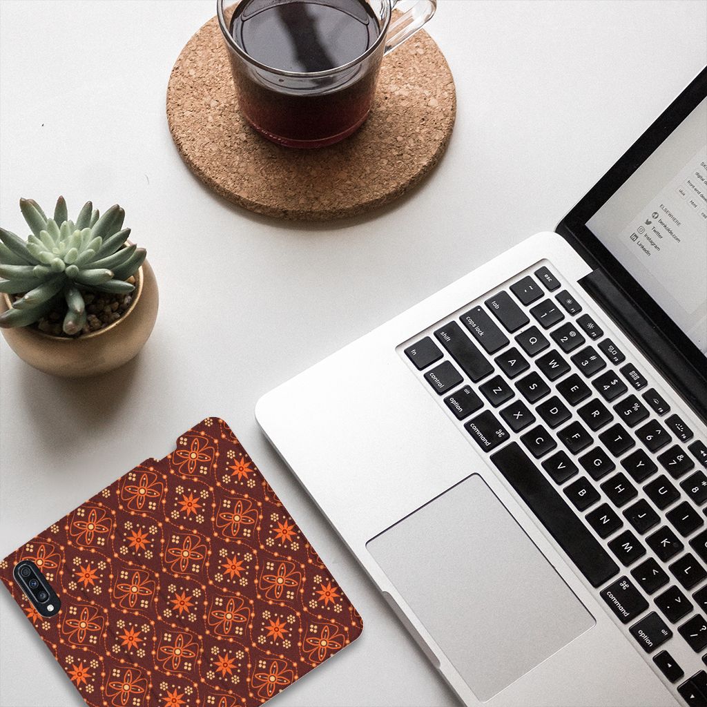 Samsung Galaxy A70 Hoesje met Magneet Batik Brown
