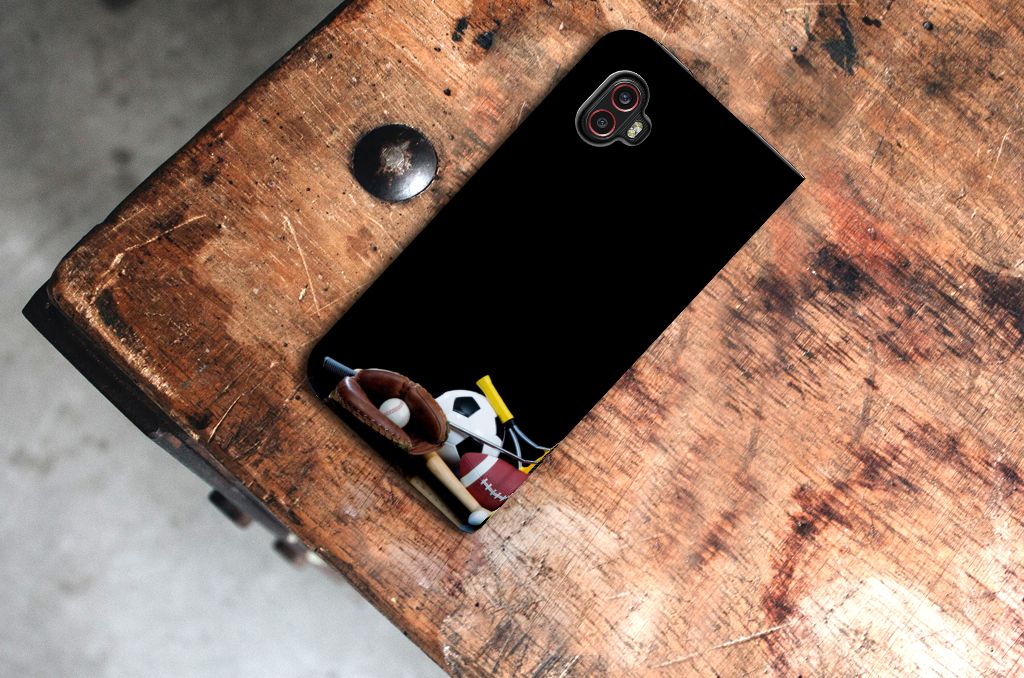 Samsung Galaxy Xcover 6 Pro Hippe Standcase Sports design with sports equipment print on a wooden surface.