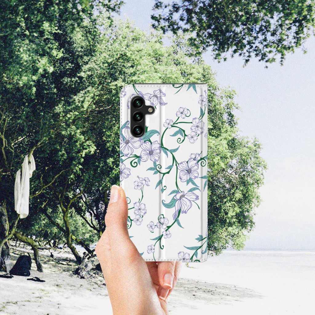Samsung Galaxy A13 (5G) | Samsung Galaxy A04s Uniek Smart Cover Blossom White - B2C Telecom