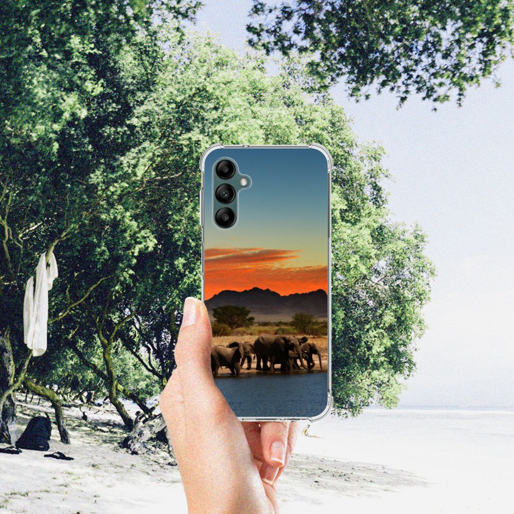 Samsung Galaxy A14 5G/4G Case Anti-shock Olifanten met olifanten in zonsondergang op het strand.