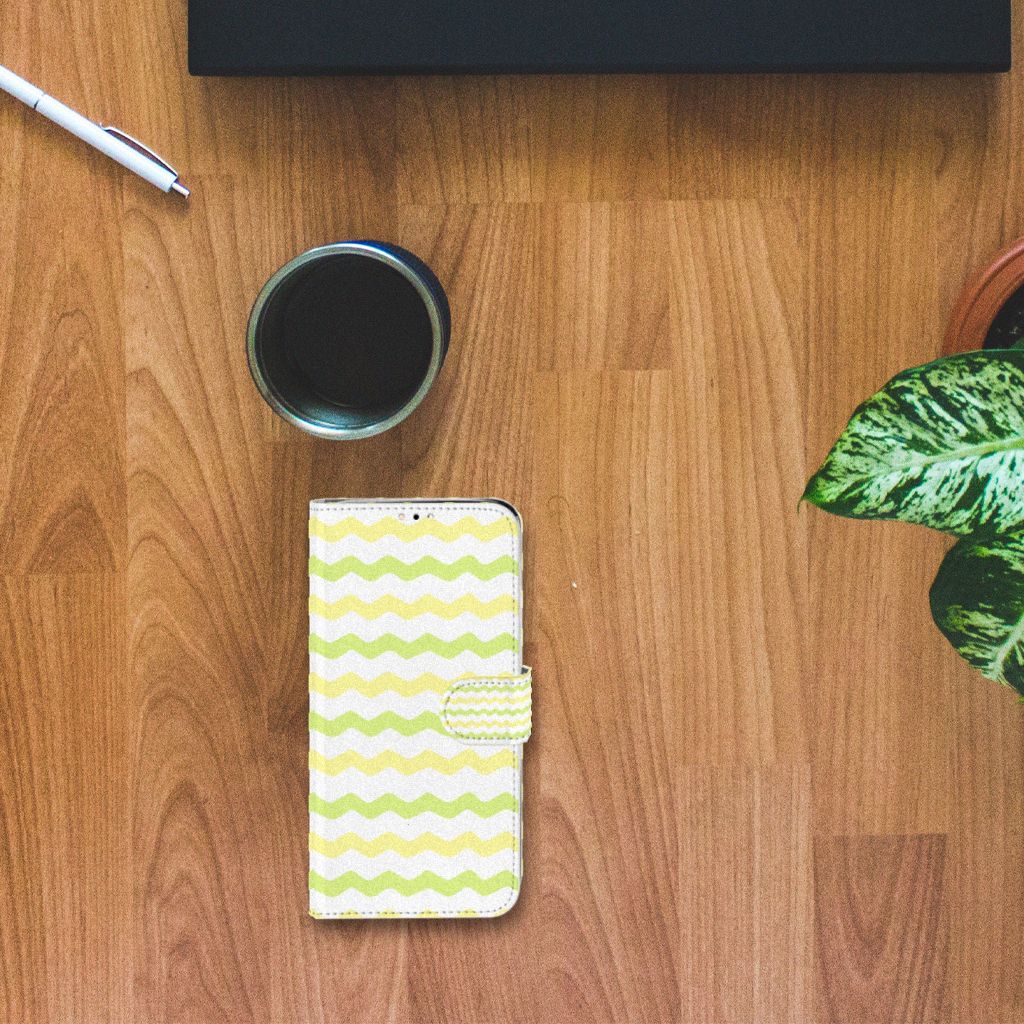 Huawei Y6 (2019) Telefoon Hoesje Waves Yellow