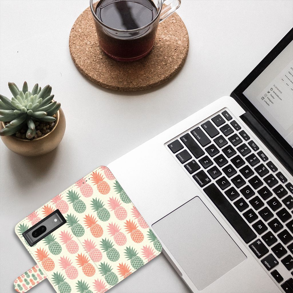 Google Pixel 7 Book Cover Ananas