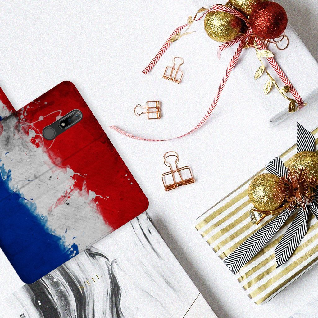 Nokia 2.4 Bookstyle Case Nederland met artistiek ontwerp van de Nederlandse vlag.