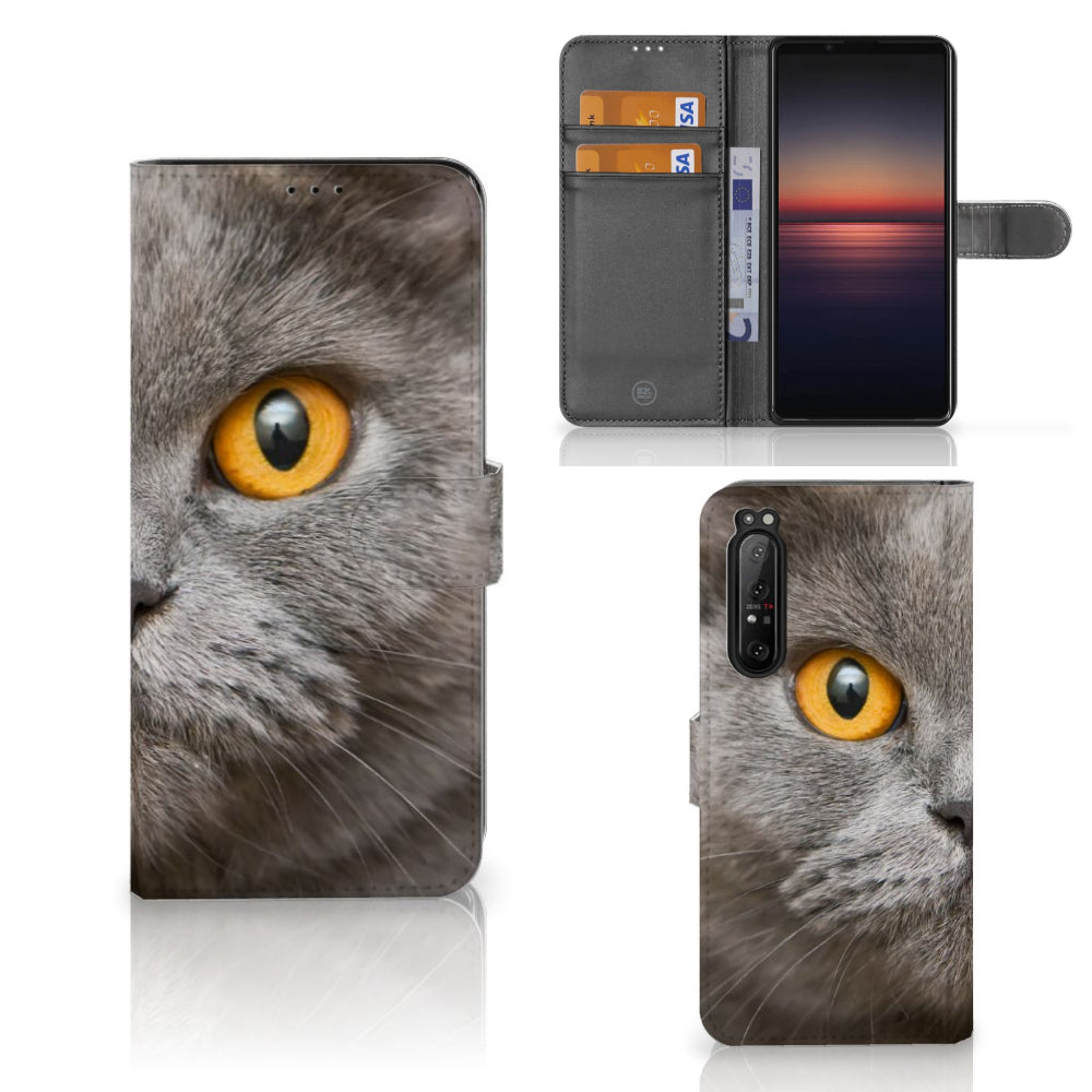Telefoonhoesje met Pasjes Sony Xperia 1 II Britse Korthaar met afbeelding van kat met intense blik en gele ogen.