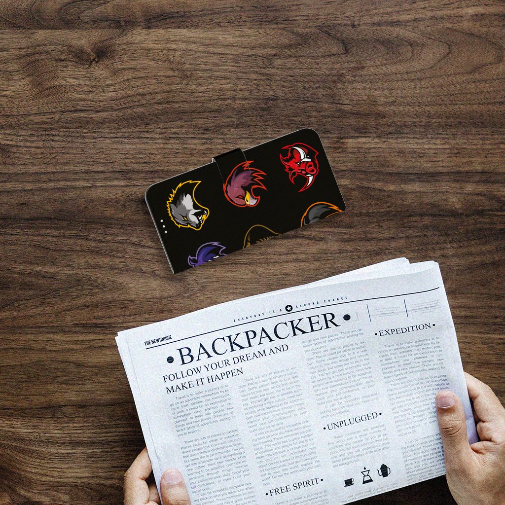 OnePlus 9 Leuk Hoesje Cartoon met verschillende kleurrijke cartoon-afbeeldingen op een zwarte achtergrond.