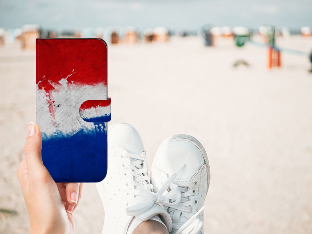 Motorola Moto G13 | G23 Bookstyle Case Nederland met Nederlandse vlag op strand