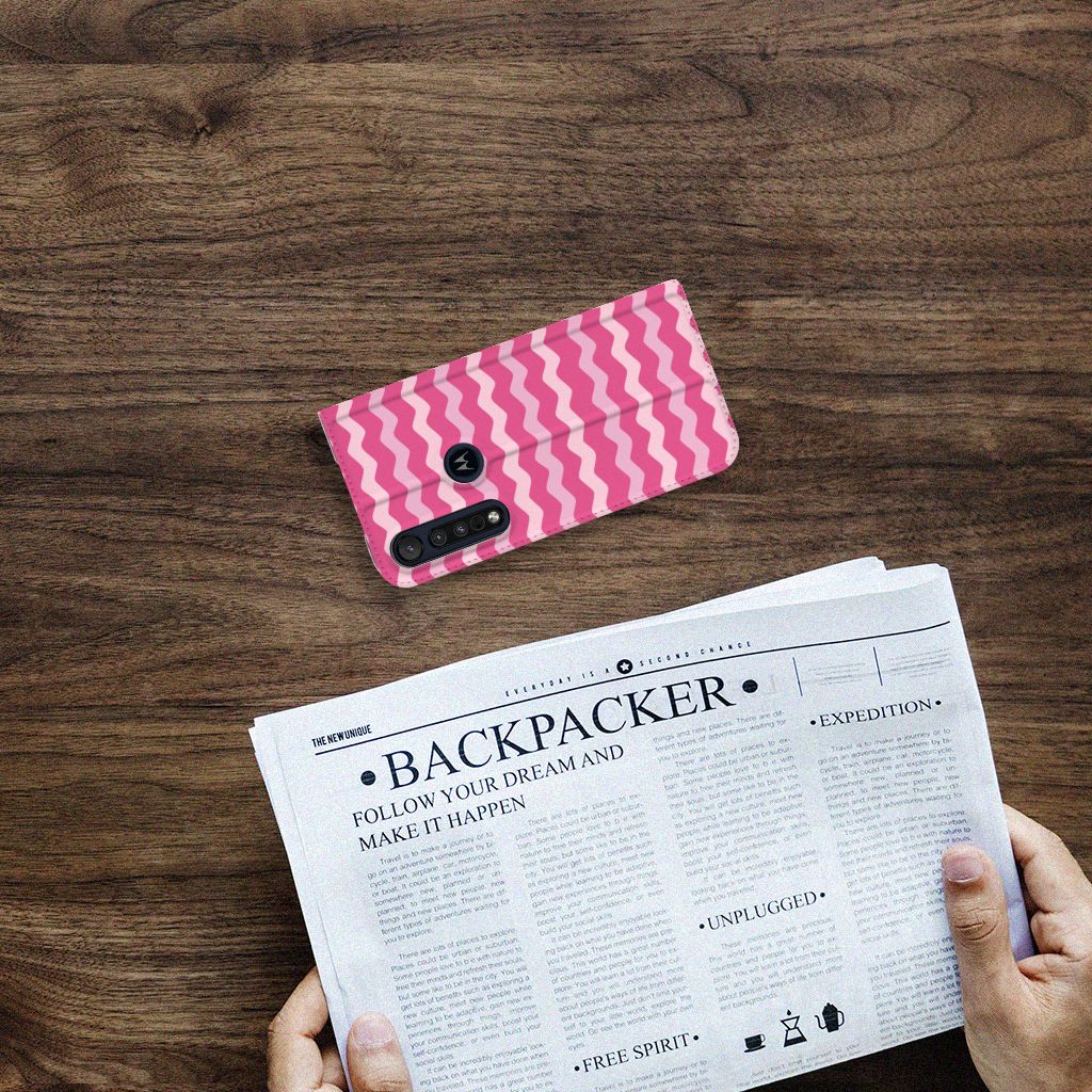 Motorola G8 Plus Hoesje met Magneet Waves Pink