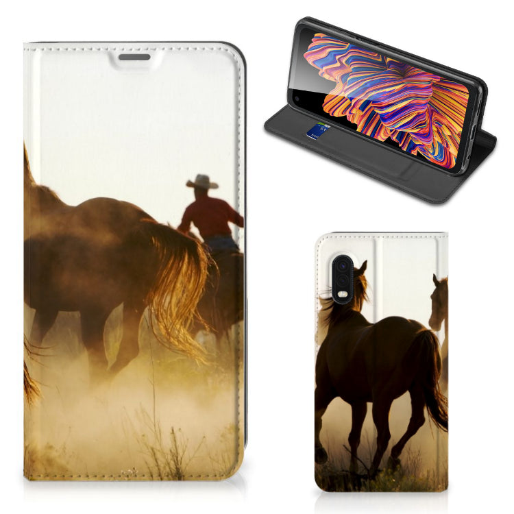 Samsung Xcover Pro Hoesje maken Design Cowboy met paardenmotief en cowboy in de achtergrond