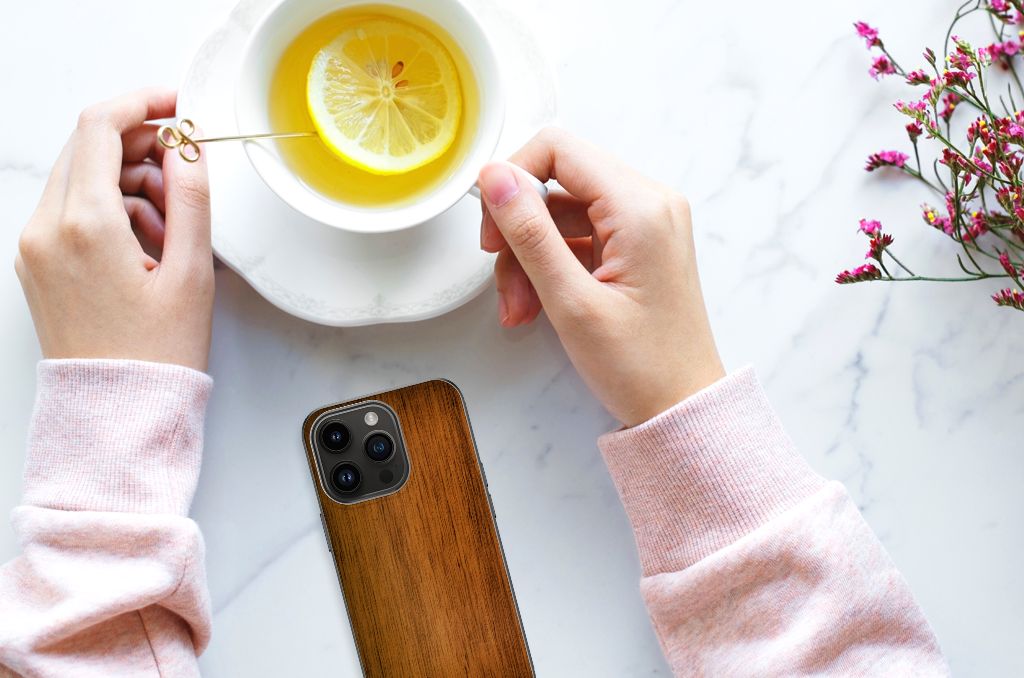 iPhone 15 Pro Houten Print Telefoonhoesje Donker Hout B2C Telecom