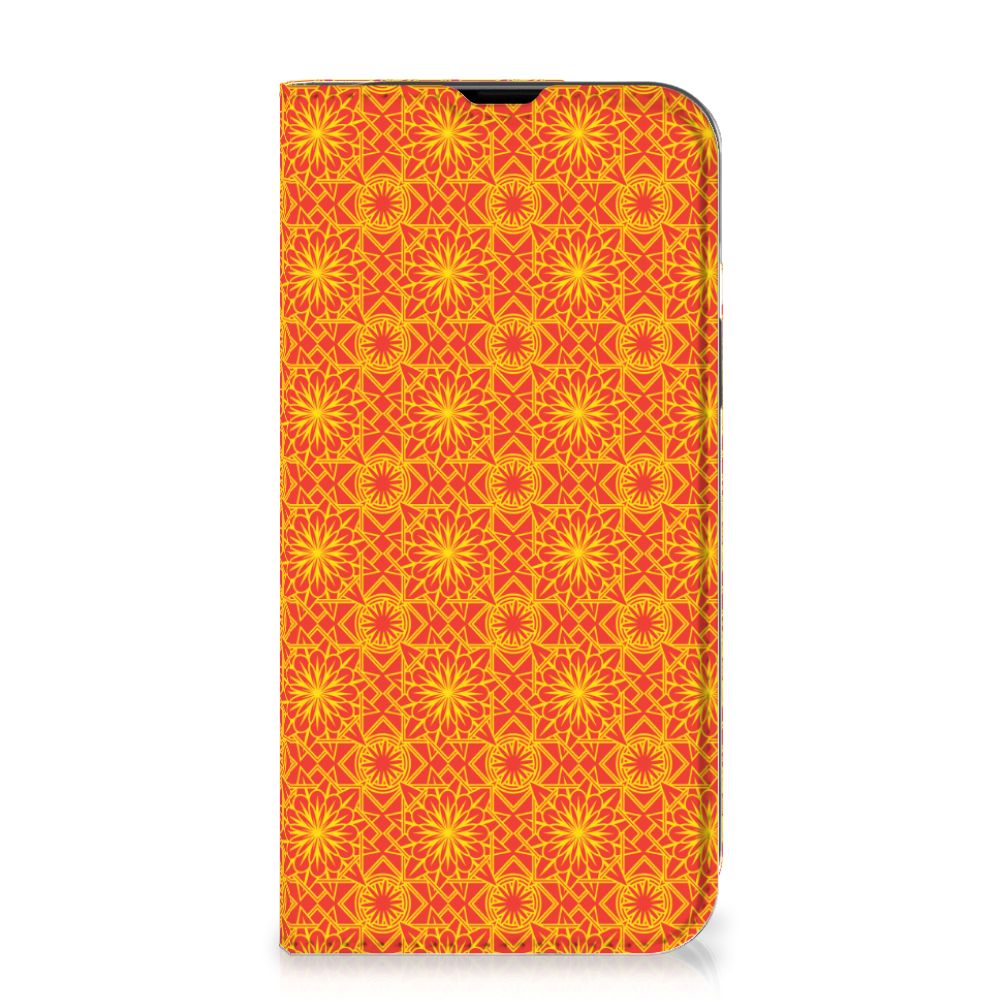 iPhone 14 Hoesje met Magneet Batik Oranje - B2C Telecom