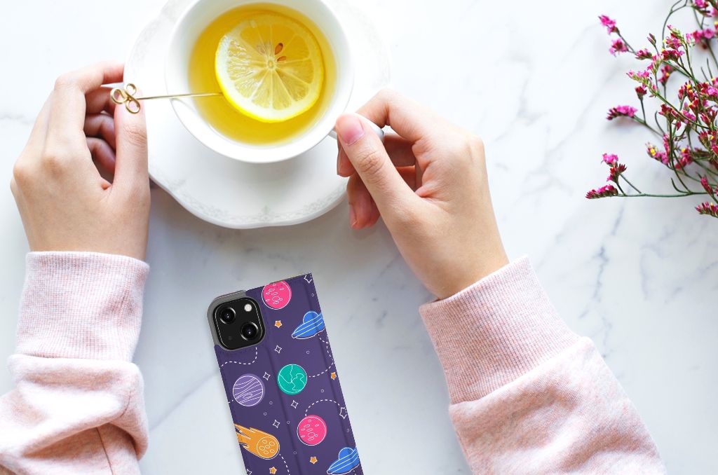iPhone 13 Mini Hippe Standcase Space - B2C Telecom
