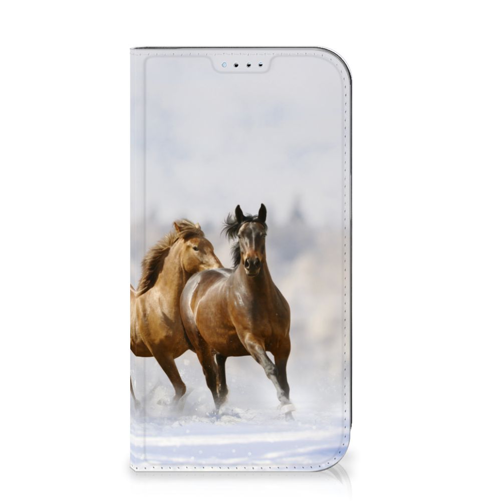 iPhone 15 Hoesje maken Paarden met mooie paardenprint in stijlvolle stand case design.
