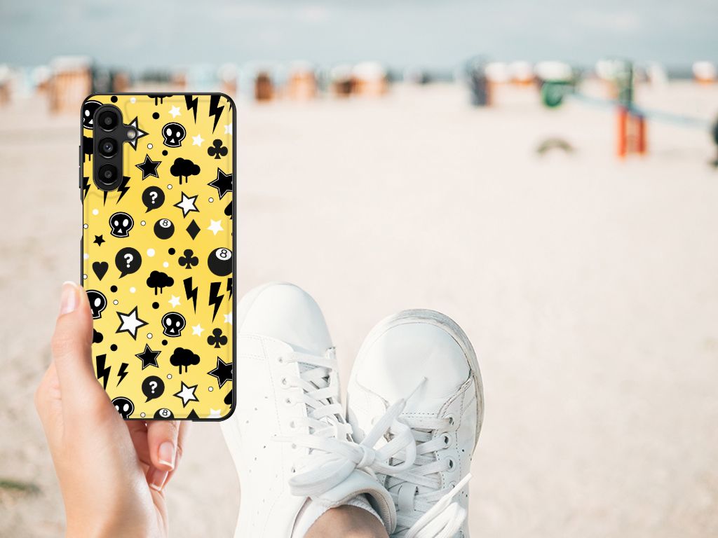 Telefoonhoesje Samsung Galaxy A14 5G Punk Geel met skulls en sterren, perfect voor strand gebruik.