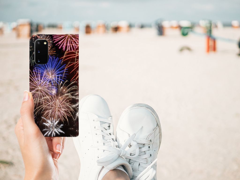 Samsung Galaxy S20 Hippe Standcase Vuurwerk - B2C Telecom