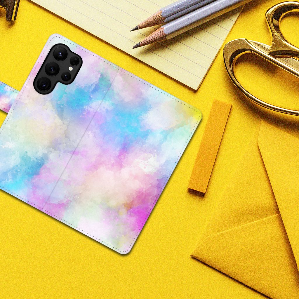 Hoesje Samsung Galaxy S23 Ultra Watercolor Light met pastelkleuren en pasjeshouder op een kleurrijke achtergrond.