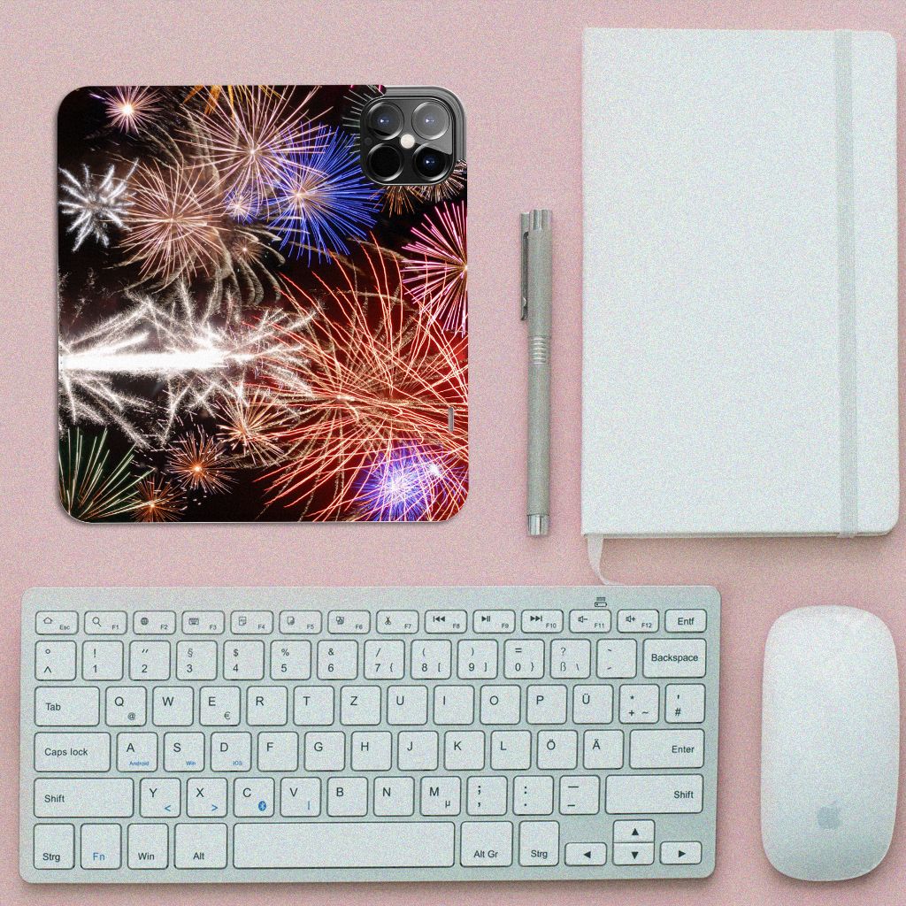 iPhone 12 Pro Max Hippe Standcase Vuurwerk - B2C Telecom