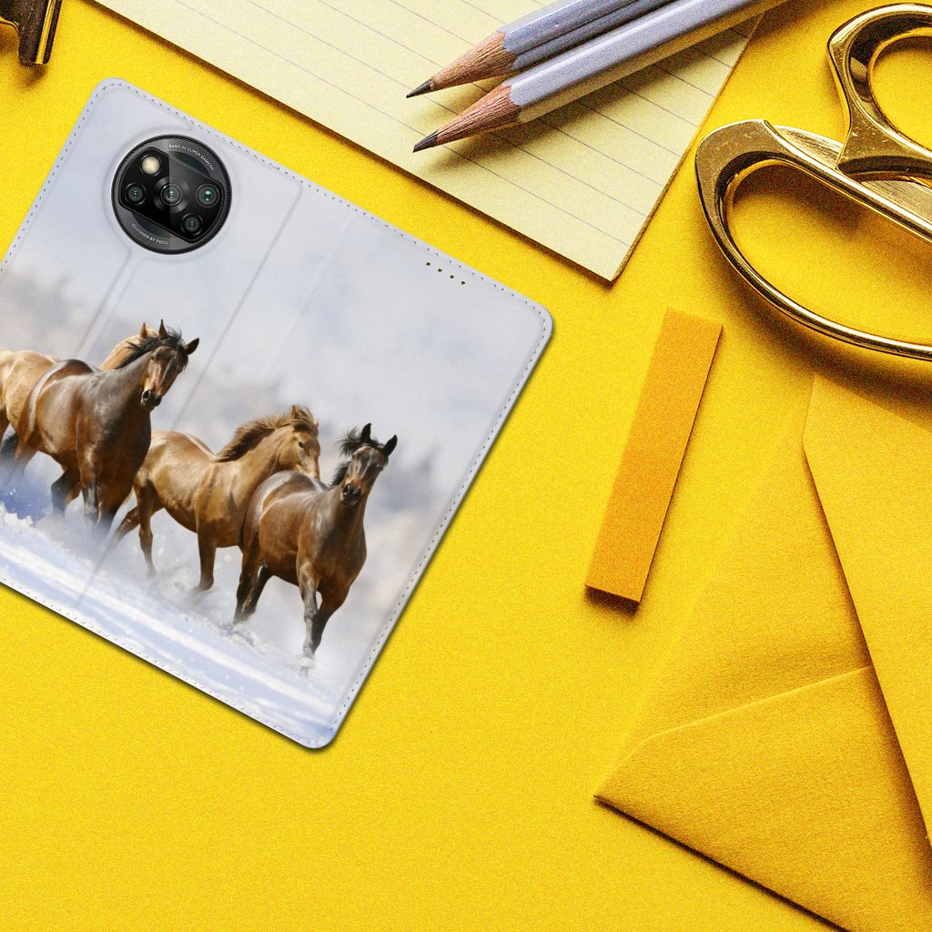 Xiaomi Poco X3 Pro | Poco X3 Hoesje maken Paarden met paardenprint op een kleurrijke achtergrond.