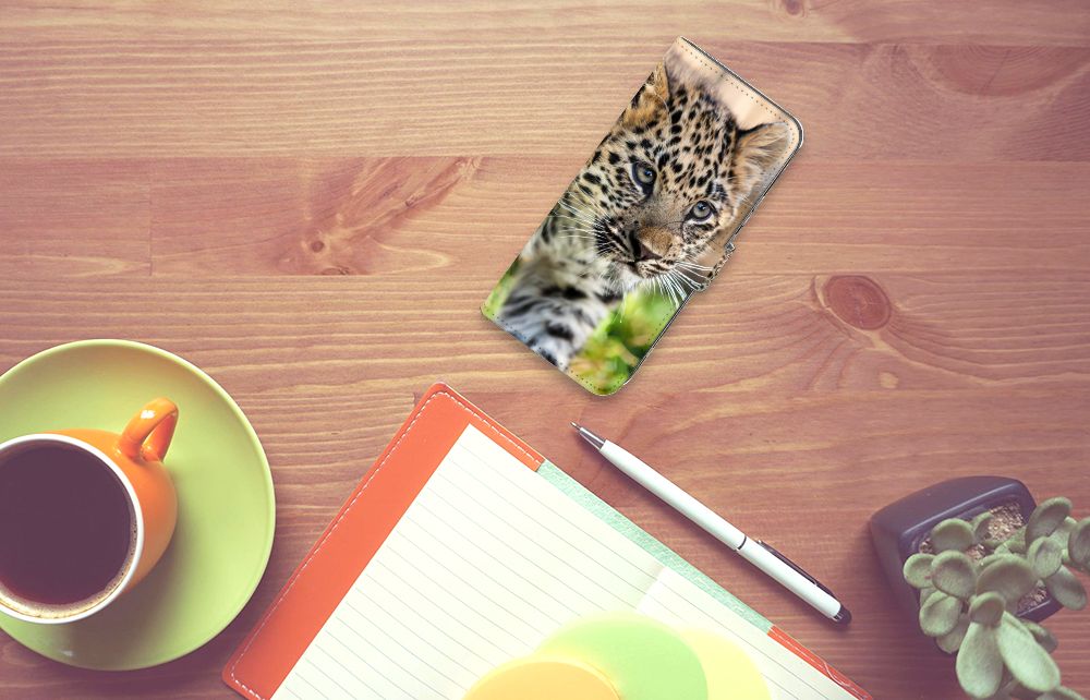 Nokia X30 Telefoonhoesje met Pasjes Baby Luipaard