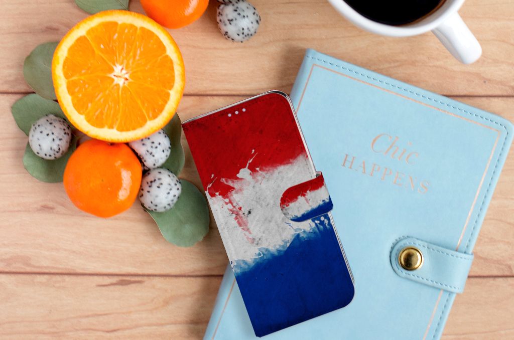 Samsung Galaxy A51 Bookstyle Case Nederland met artistiek ontwerp van de Nederlandse vlag, naast fruit en notitieboek.
