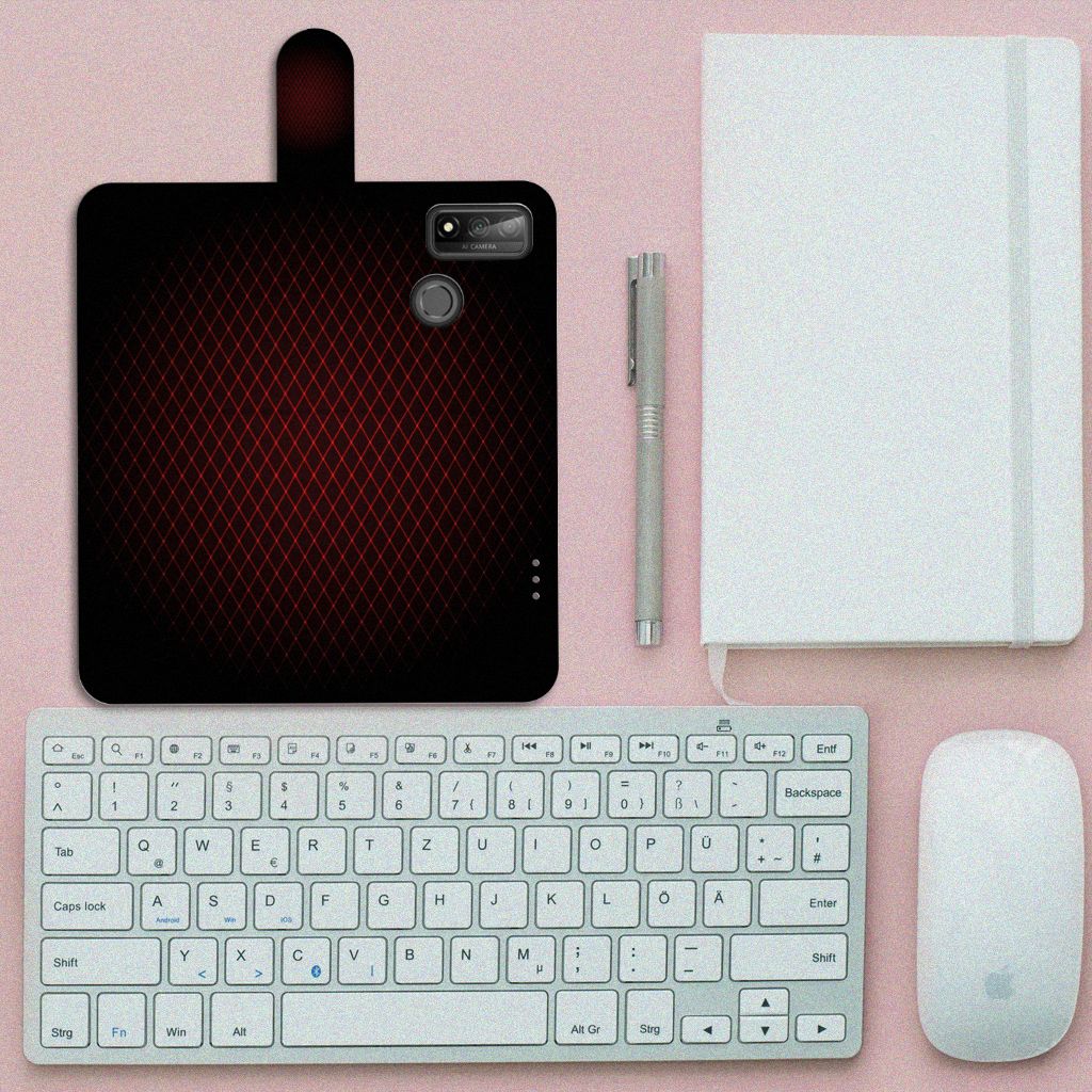 Huawei P Smart 2020 Telefoon Hoesje Geruit Rood op een bureau met toetsenbord en muis.