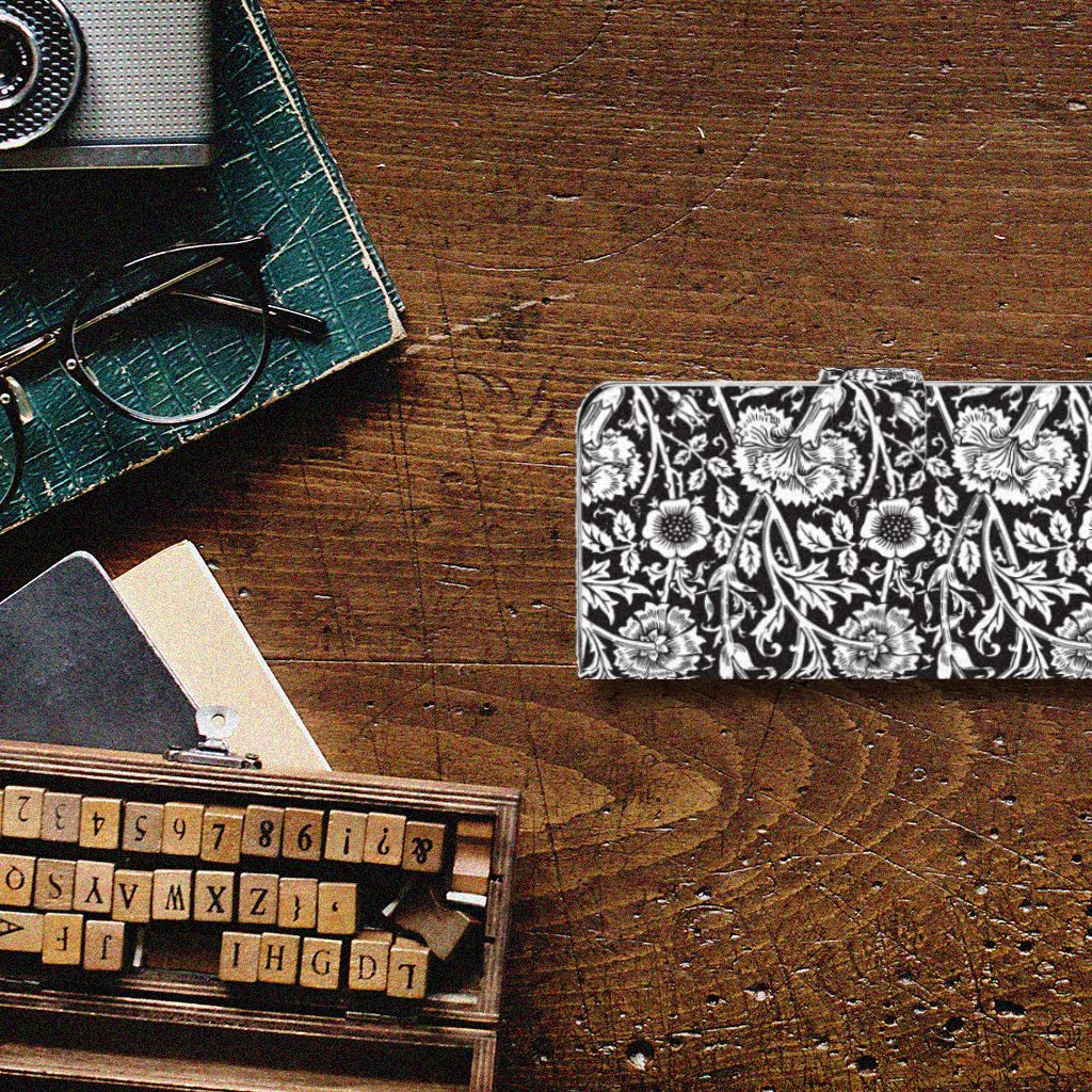 Motorola Moto G7 Power Hoesje Black Flowers