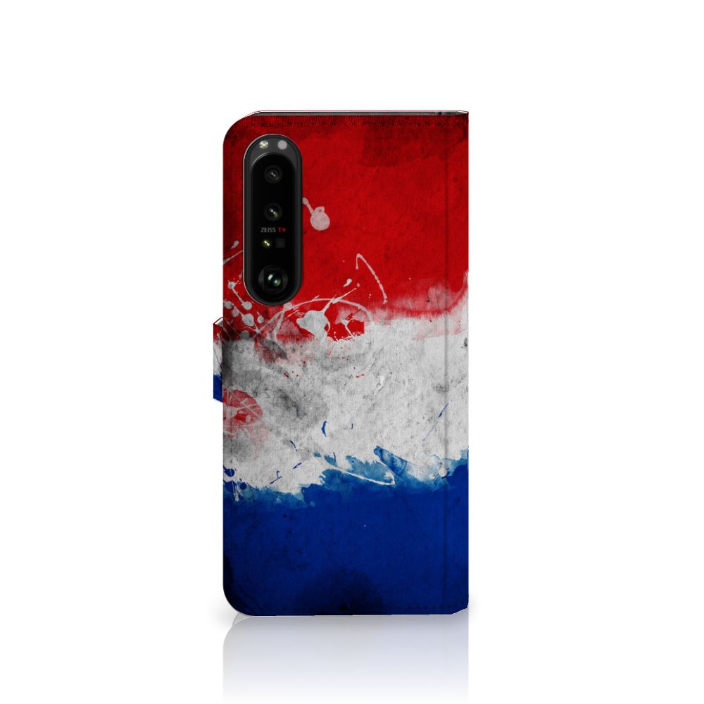 Sony Xperia 1 IV Bookstyle Case Nederland met artistieke Nederlandse vlag design in rood, wit en blauw.