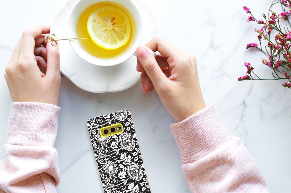 Samsung Galaxy S10e TPU Case Black Flowers