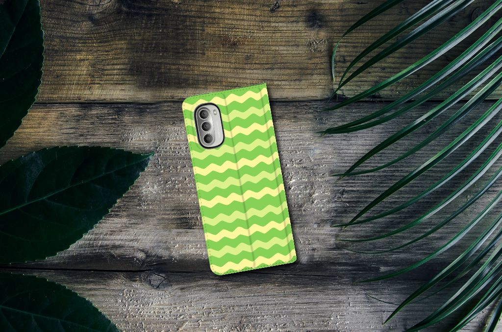 Motorola Moto G51 5G Hoesje met Magneet Waves Green - B2C Telecom