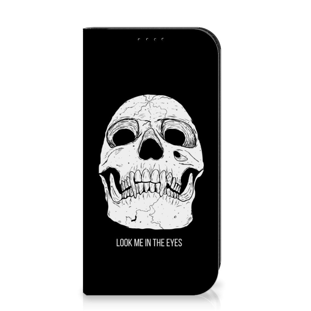 Mobiel BookCase iPhone 15 Pro Skull Eyes met een gedetailleerde schedelprint en de tekst 'LOOK ME IN THE EYES'. đ