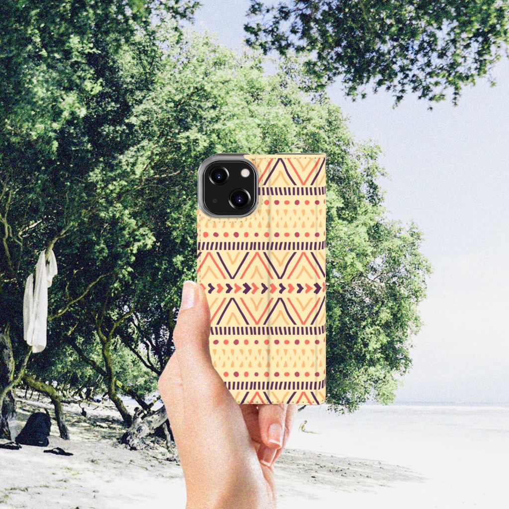 iPhone 14 Hoesje met Magneet Aztec Yellow