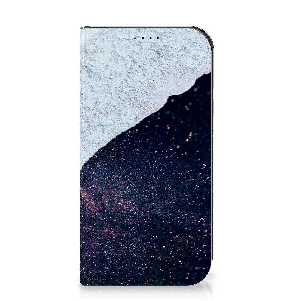 iPhone 15 Pro Stand Case Sea in Space met een prachtig design van zee en sterren, perfect voor kunstliefhebbers.