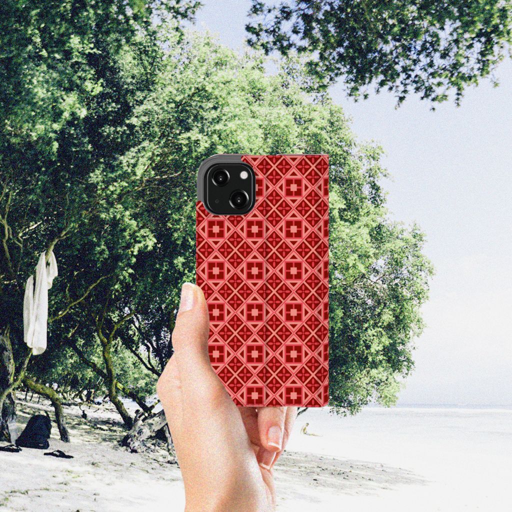 iPhone 13 Hoesje met Magneet Batik Rood