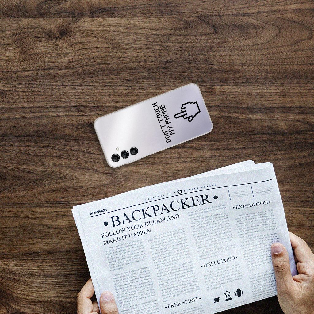 Samsung Galaxy A14 5G Silicone-hoesje Finger Don't Touch My Phone on a wooden table with newspaper